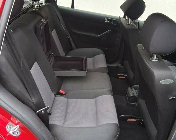 Красный Фольксваген Гольф, объемом двигателя 1.6 л и пробегом 192 тыс. км за 4995 $, фото 10 на Automoto.ua