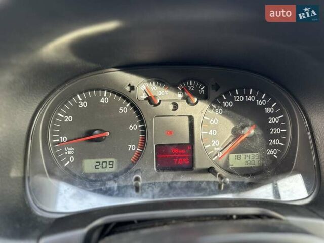 Красный Фольксваген Гольф, объемом двигателя 1.6 л и пробегом 187 тыс. км за 4150 $, фото 8 на Automoto.ua