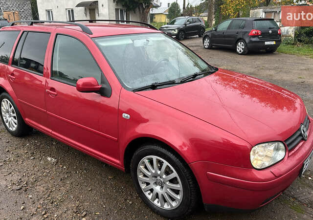 Красный Фольксваген Гольф, объемом двигателя 1.6 л и пробегом 212 тыс. км за 5200 $, фото 2 на Automoto.ua