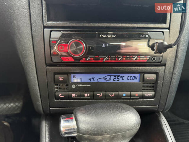 Червоний Фольксваген Гольф, об'ємом двигуна 1.6 л та пробігом 201 тис. км за 5500 $, фото 21 на Automoto.ua