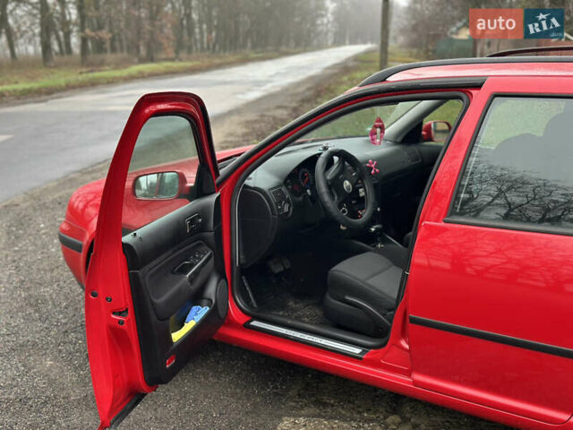 Красный Фольксваген Гольф, объемом двигателя 1.6 л и пробегом 187 тыс. км за 4450 $, фото 1 на Automoto.ua