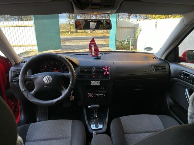 Красный Фольксваген Гольф, объемом двигателя 1.6 л и пробегом 187 тыс. км за 5300 $, фото 1 на Automoto.ua