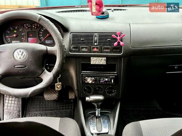 Красный Фольксваген Гольф, объемом двигателя 1.6 л и пробегом 187 тыс. км за 5300 $, фото 2 на Automoto.ua