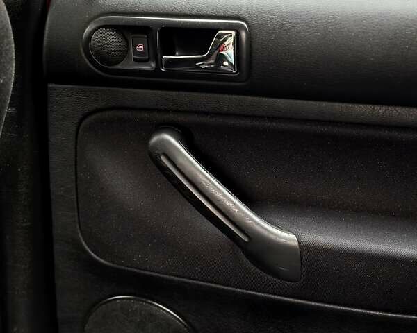 Красный Фольксваген Гольф, объемом двигателя 1.6 л и пробегом 187 тыс. км за 5300 $, фото 4 на Automoto.ua