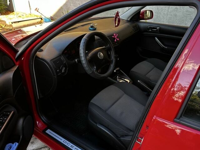 Красный Фольксваген Гольф, объемом двигателя 1.6 л и пробегом 187 тыс. км за 5300 $, фото 2 на Automoto.ua