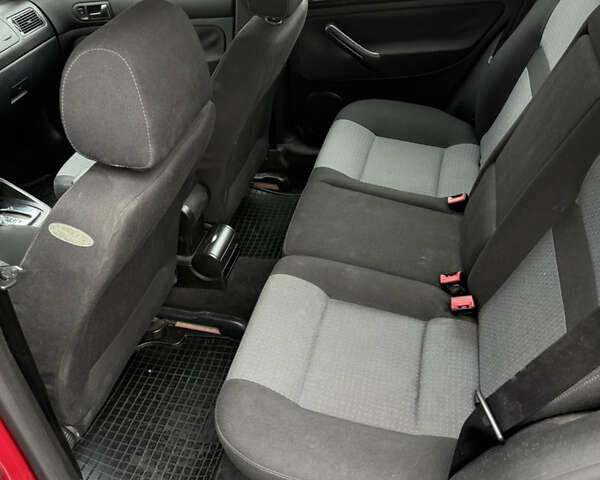 Червоний Фольксваген Гольф, об'ємом двигуна 1.6 л та пробігом 201 тис. км за 5500 $, фото 19 на Automoto.ua