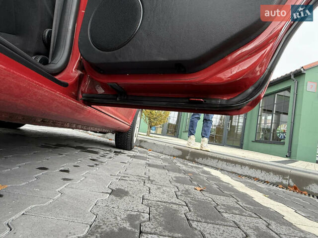 Червоний Фольксваген Гольф, об'ємом двигуна 1.6 л та пробігом 201 тис. км за 5500 $, фото 12 на Automoto.ua