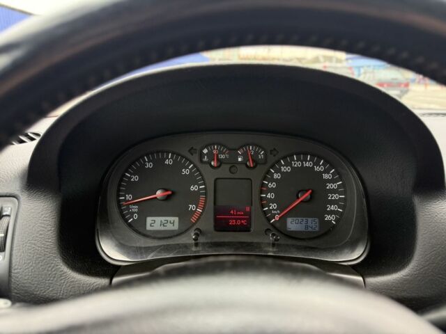 Красный Фольксваген Гольф, объемом двигателя 2 л и пробегом 198 тыс. км за 4950 $, фото 6 на Automoto.ua