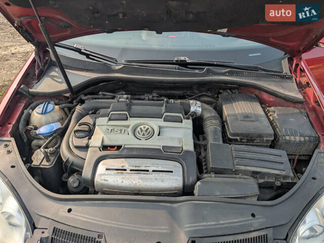 Червоний Фольксваген Гольф, об'ємом двигуна 1.4 л та пробігом 295 тис. км за 5000 $, фото 13 на Automoto.ua
