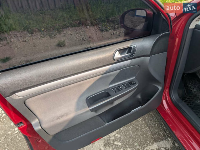 Червоний Фольксваген Гольф, об'ємом двигуна 1.4 л та пробігом 295 тис. км за 5000 $, фото 7 на Automoto.ua