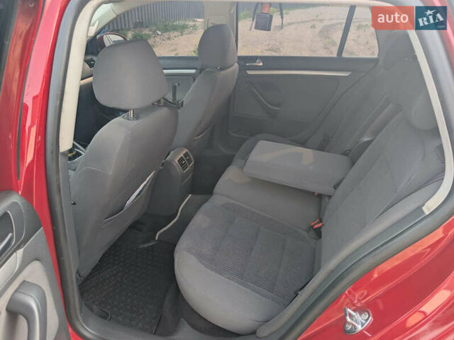 Червоний Фольксваген Гольф, об'ємом двигуна 1.4 л та пробігом 295 тис. км за 5000 $, фото 9 на Automoto.ua