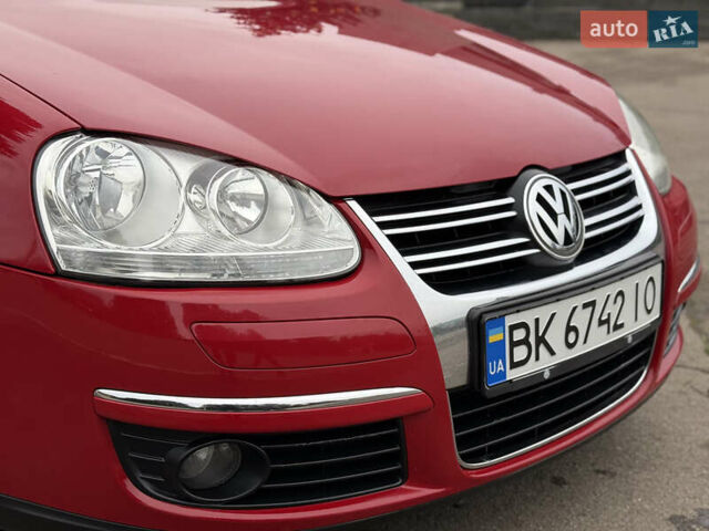 Красный Фольксваген Гольф, объемом двигателя 1.6 л и пробегом 299 тыс. км за 5250 $, фото 22 на Automoto.ua