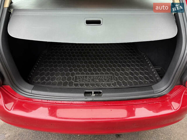 Красный Фольксваген Гольф, объемом двигателя 1.6 л и пробегом 299 тыс. км за 5250 $, фото 74 на Automoto.ua