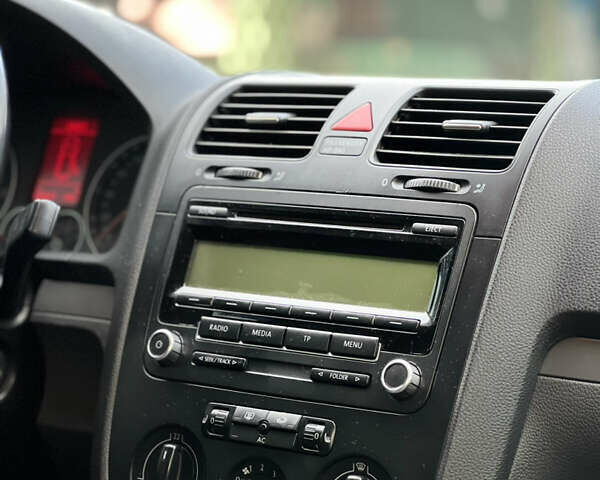 Красный Фольксваген Гольф, объемом двигателя 1.9 л и пробегом 295 тыс. км за 5699 $, фото 13 на Automoto.ua