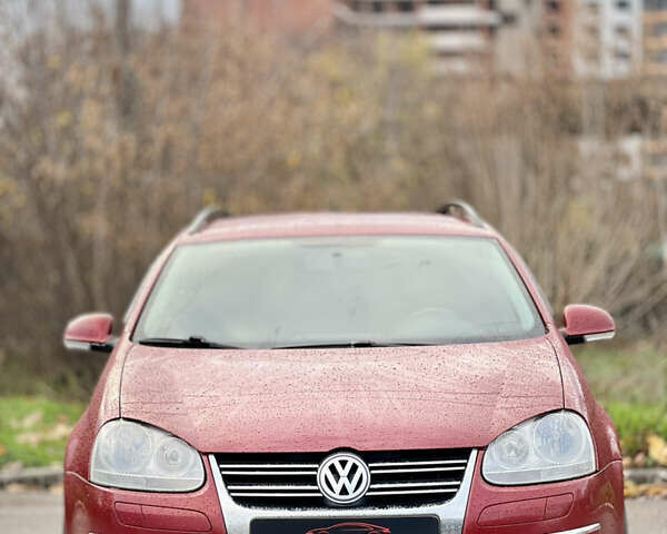 Красный Фольксваген Гольф, объемом двигателя 1.9 л и пробегом 295 тыс. км за 5699 $, фото 1 на Automoto.ua