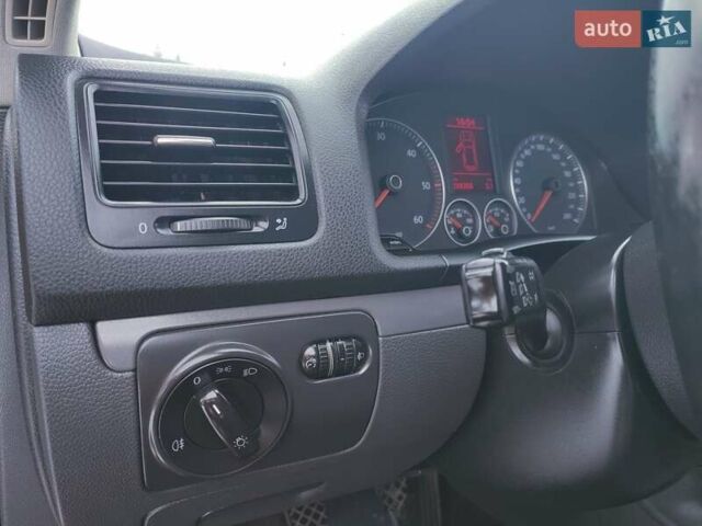 Червоний Фольксваген Гольф, об'ємом двигуна 1.9 л та пробігом 288 тис. км за 5200 $, фото 8 на Automoto.ua