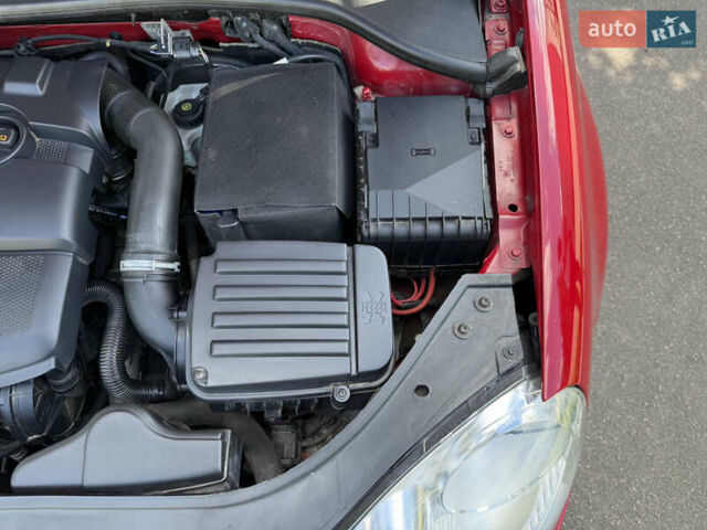 Червоний Фольксваген Гольф, об'ємом двигуна 1.6 л та пробігом 297 тис. км за 5999 $, фото 89 на Automoto.ua