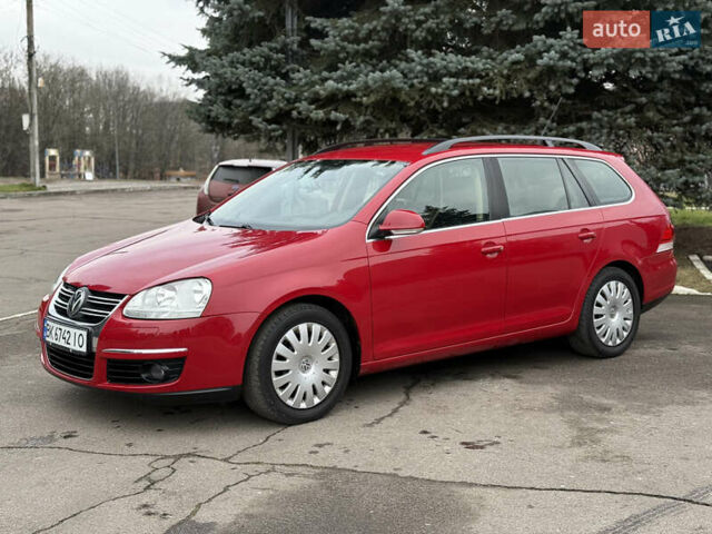 Красный Фольксваген Гольф, объемом двигателя 1.6 л и пробегом 299 тыс. км за 5250 $, фото 6 на Automoto.ua