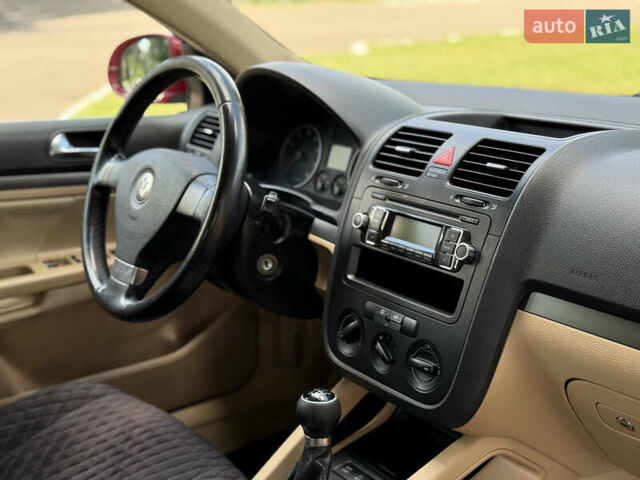 Червоний Фольксваген Гольф, об'ємом двигуна 1.6 л та пробігом 297 тис. км за 5999 $, фото 51 на Automoto.ua