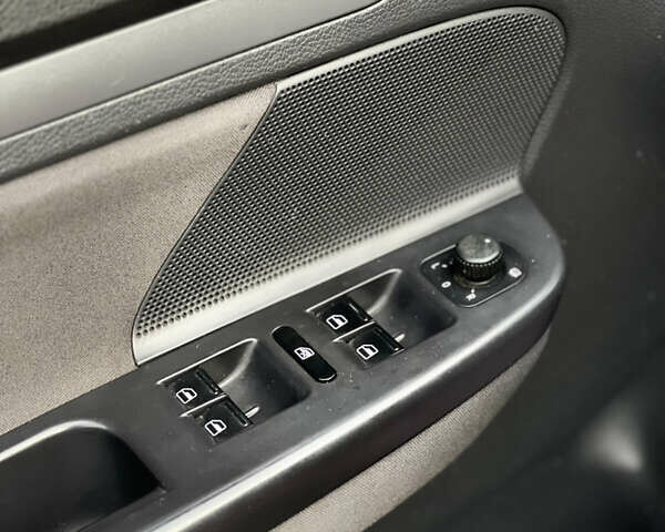 Красный Фольксваген Гольф, объемом двигателя 1.9 л и пробегом 295 тыс. км за 5699 $, фото 9 на Automoto.ua