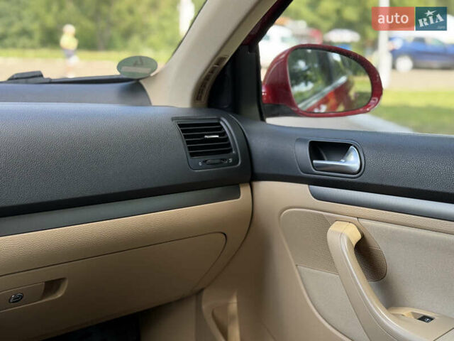 Червоний Фольксваген Гольф, об'ємом двигуна 1.6 л та пробігом 297 тис. км за 5999 $, фото 83 на Automoto.ua