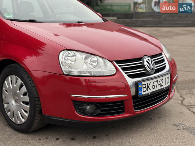 Красный Фольксваген Гольф, объемом двигателя 1.6 л и пробегом 299 тыс. км за 5250 $, фото 21 на Automoto.ua