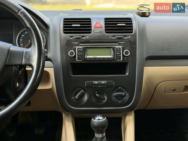 Червоний Фольксваген Гольф, об'ємом двигуна 1.6 л та пробігом 297 тис. км за 5999 $, фото 81 на Automoto.ua