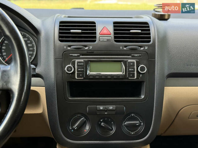 Червоний Фольксваген Гольф, об'ємом двигуна 1.6 л та пробігом 297 тис. км за 5999 $, фото 82 на Automoto.ua