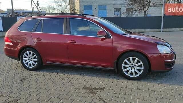 Красный Фольксваген Гольф, объемом двигателя 1.4 л и пробегом 330 тыс. км за 4700 $, фото 2 на Automoto.ua