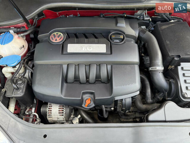 Червоний Фольксваген Гольф, об'ємом двигуна 1.6 л та пробігом 297 тис. км за 5999 $, фото 87 на Automoto.ua