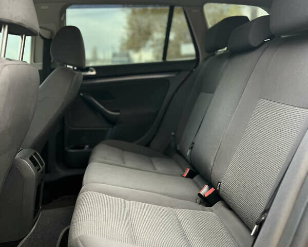 Красный Фольксваген Гольф, объемом двигателя 1.9 л и пробегом 295 тыс. км за 5699 $, фото 19 на Automoto.ua