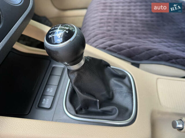 Червоний Фольксваген Гольф, об'ємом двигуна 1.6 л та пробігом 297 тис. км за 5999 $, фото 73 на Automoto.ua