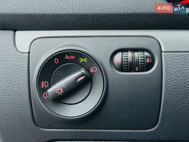 Червоний Фольксваген Гольф, об'ємом двигуна 1.39 л та пробігом 227 тис. км за 7800 $, фото 33 на Automoto.ua