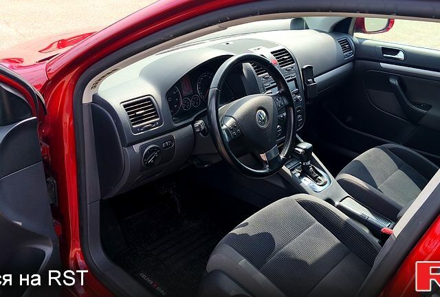 Красный Фольксваген Гольф, объемом двигателя 1.4 л и пробегом 224 тыс. км за 7000 $, фото 6 на Automoto.ua