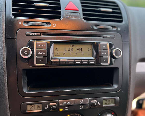 Красный Фольксваген Гольф, объемом двигателя 1.9 л и пробегом 305 тыс. км за 6600 $, фото 38 на Automoto.ua