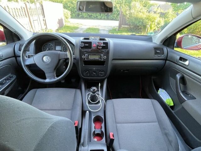 Красный Фольксваген Гольф, объемом двигателя 1.4 л и пробегом 225 тыс. км за 5100 $, фото 10 на Automoto.ua