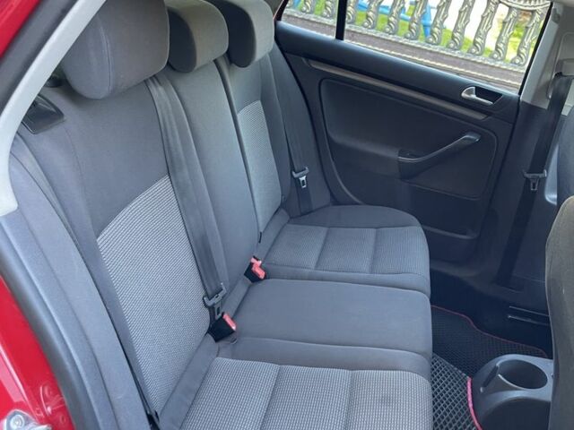 Красный Фольксваген Гольф, объемом двигателя 1.4 л и пробегом 225 тыс. км за 5100 $, фото 5 на Automoto.ua