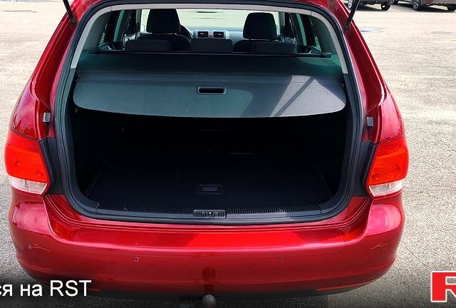 Красный Фольксваген Гольф, объемом двигателя 1.4 л и пробегом 224 тыс. км за 7000 $, фото 4 на Automoto.ua