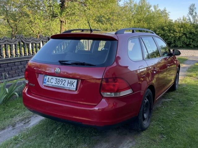 Красный Фольксваген Гольф, объемом двигателя 1.4 л и пробегом 225 тыс. км за 5100 $, фото 2 на Automoto.ua