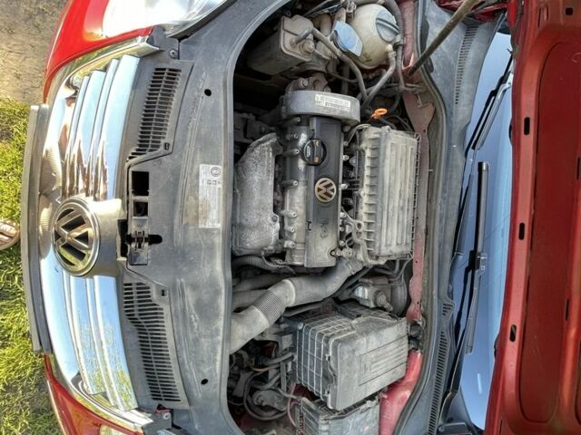 Красный Фольксваген Гольф, объемом двигателя 1.4 л и пробегом 225 тыс. км за 5100 $, фото 12 на Automoto.ua