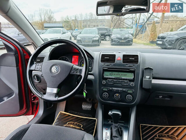 Червоний Фольксваген Гольф, об'ємом двигуна 1.39 л та пробігом 227 тис. км за 7800 $, фото 19 на Automoto.ua