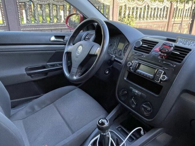 Красный Фольксваген Гольф, объемом двигателя 1.4 л и пробегом 225 тыс. км за 5100 $, фото 17 на Automoto.ua