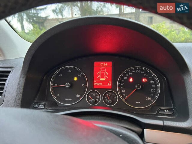 Красный Фольксваген Гольф, объемом двигателя 1.9 л и пробегом 305 тыс. км за 6600 $, фото 36 на Automoto.ua