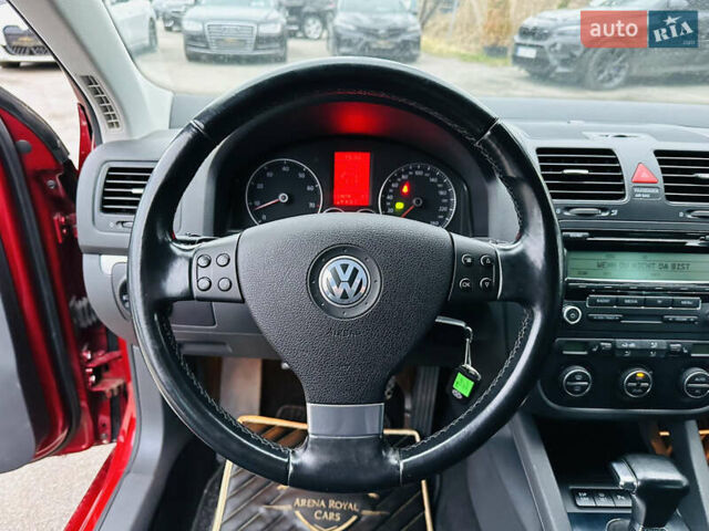 Червоний Фольксваген Гольф, об'ємом двигуна 1.39 л та пробігом 227 тис. км за 7800 $, фото 26 на Automoto.ua