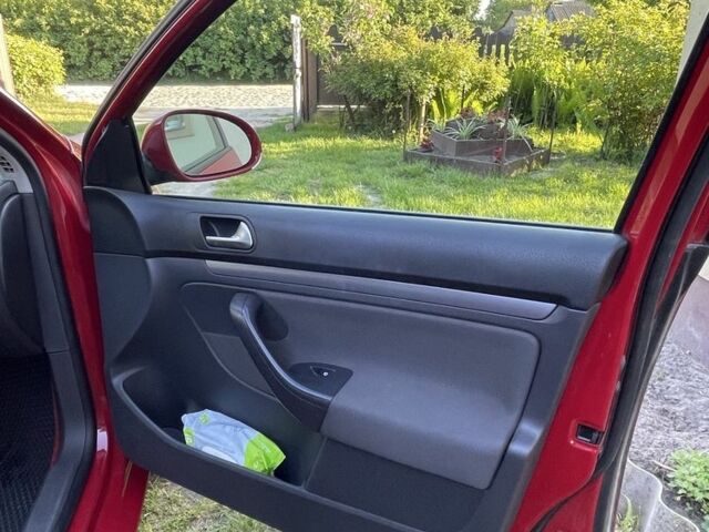 Красный Фольксваген Гольф, объемом двигателя 1.4 л и пробегом 225 тыс. км за 5100 $, фото 15 на Automoto.ua