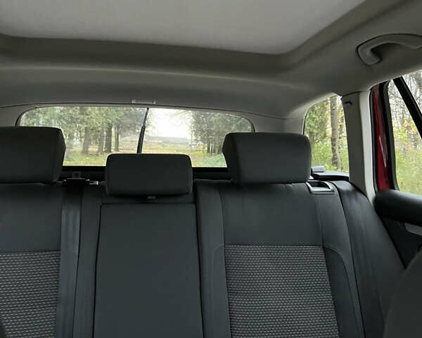 Красный Фольксваген Гольф, объемом двигателя 1.9 л и пробегом 305 тыс. км за 6600 $, фото 30 на Automoto.ua