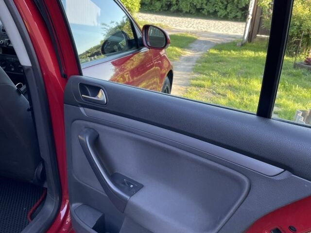 Красный Фольксваген Гольф, объемом двигателя 1.4 л и пробегом 225 тыс. км за 5100 $, фото 9 на Automoto.ua