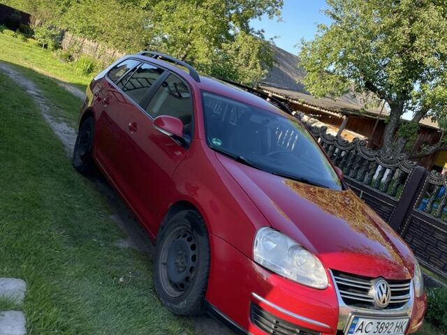 Красный Фольксваген Гольф, объемом двигателя 1.4 л и пробегом 225 тыс. км за 5100 $, фото 1 на Automoto.ua