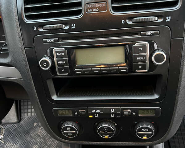 Червоний Фольксваген Гольф, об'ємом двигуна 1.9 л та пробігом 305 тис. км за 5999 $, фото 25 на Automoto.ua