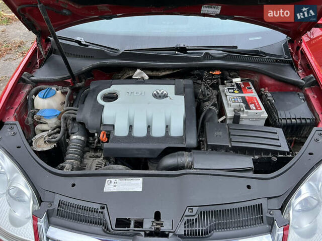 Красный Фольксваген Гольф, объемом двигателя 1.9 л и пробегом 305 тыс. км за 6600 $, фото 43 на Automoto.ua
